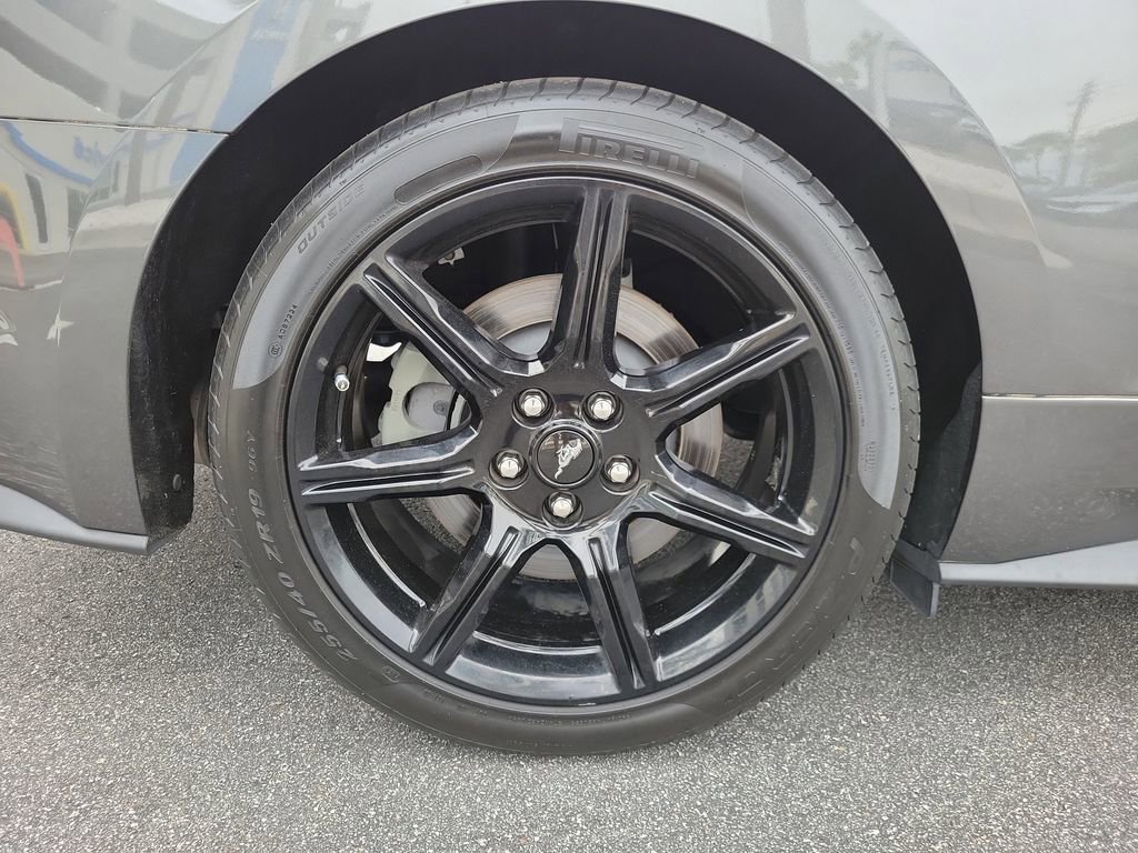 Used 2020 Ford Mustang GT Premium w/ Black Accent Package RWD image 5