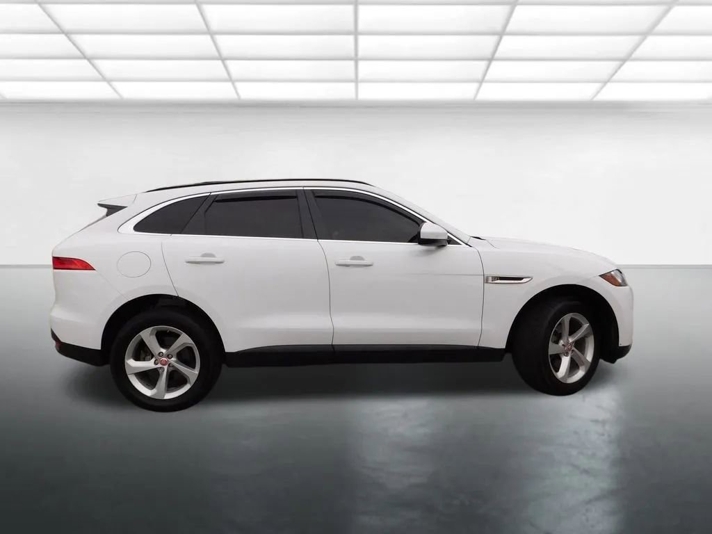 Used 2019 Jaguar F-PACE Premium image 4