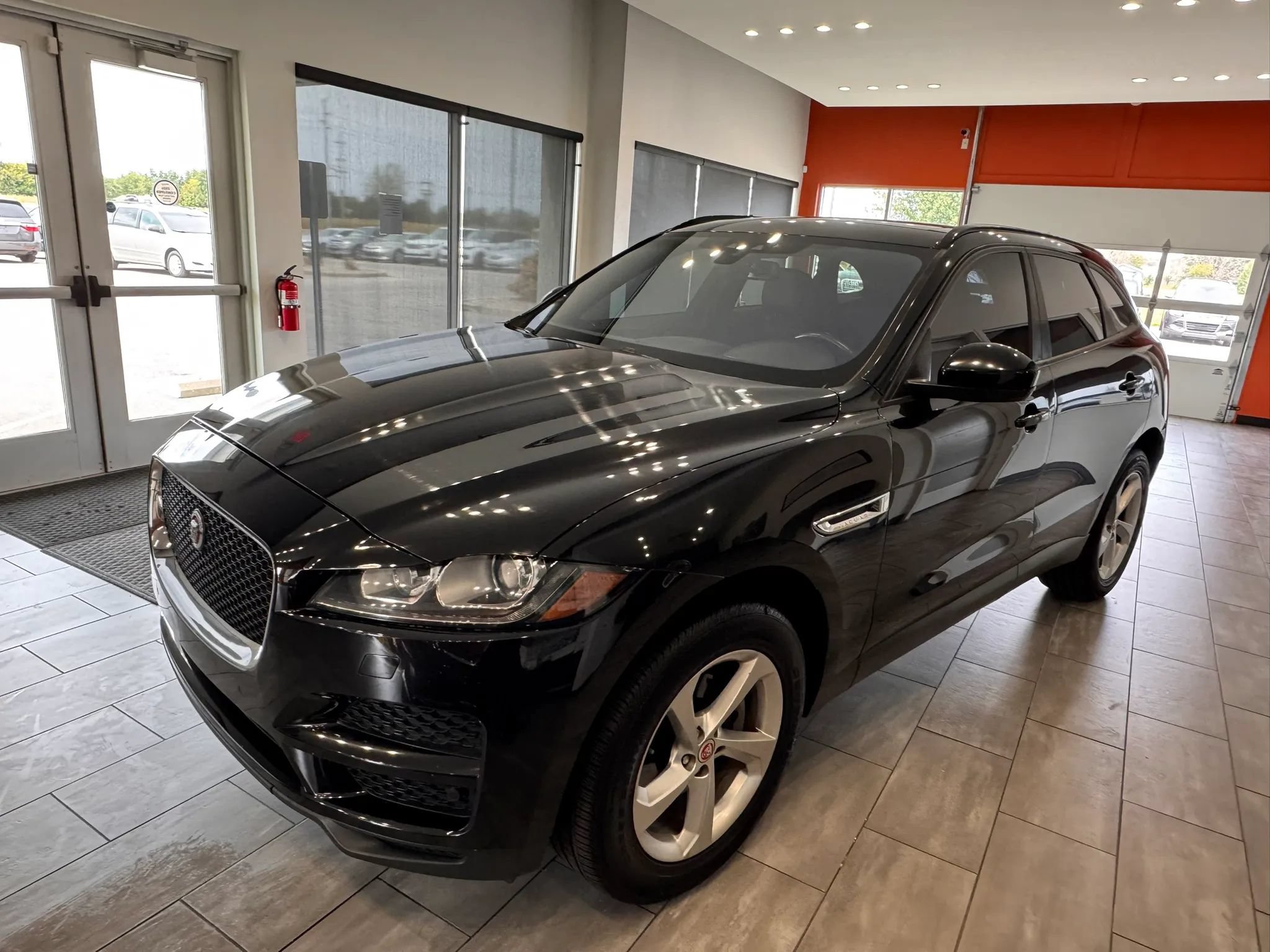 Used 2017 Jaguar F-PACE Premium AWD/4WD image 6