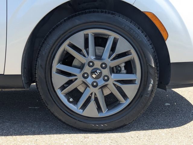 Certified 2021 Kia Soul S image 12