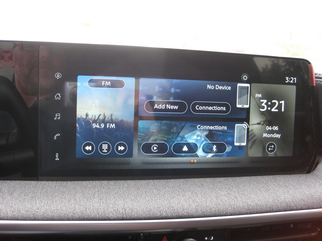 Used 2025 Nissan Kicks SV FWD image 16