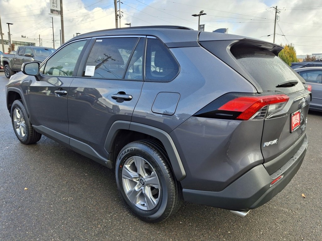 Used 2025 Toyota RAV4 XLE image 4