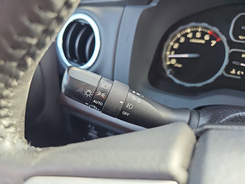 Used 2020 Toyota Tundra Limited image 30