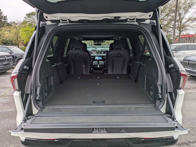 New 2026 Lincoln Navigator L Reserve w/ Jet Appearance Package image 6