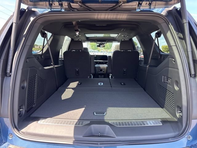 New 2026 Chevrolet Suburban Premier w/ Sun And Tow Package AWD/4WD image 37
