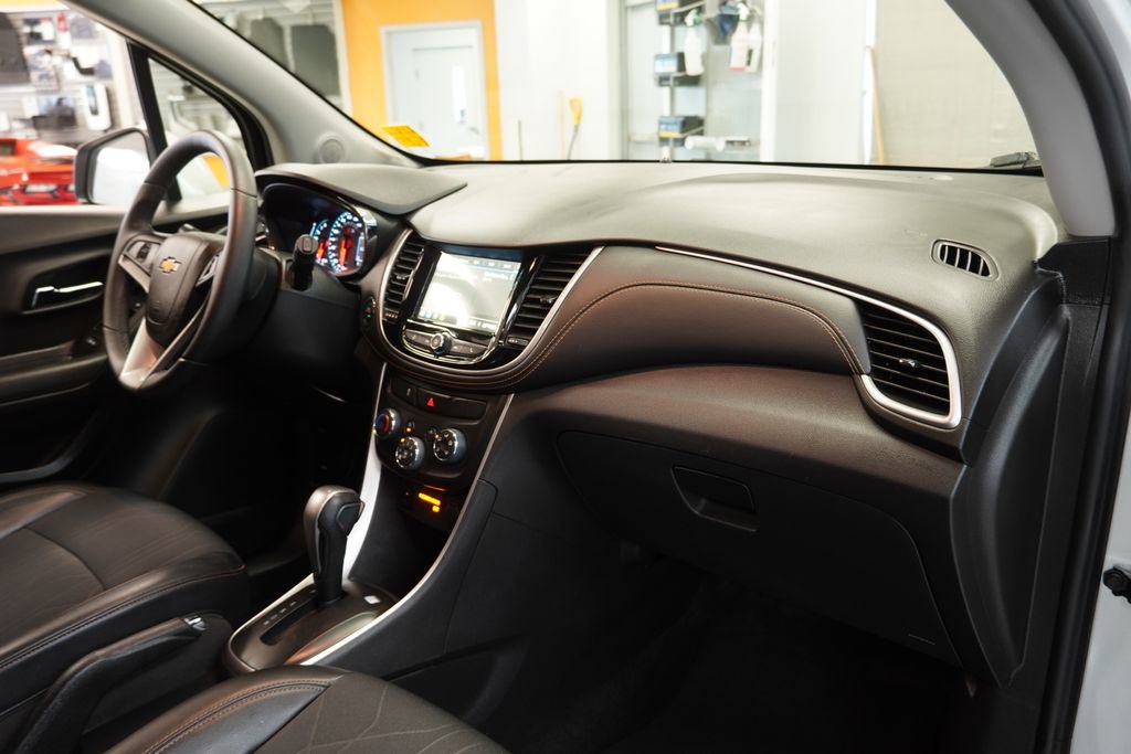 Used 2019 Chevrolet Trax LT w/ LT Convenience Package image 33