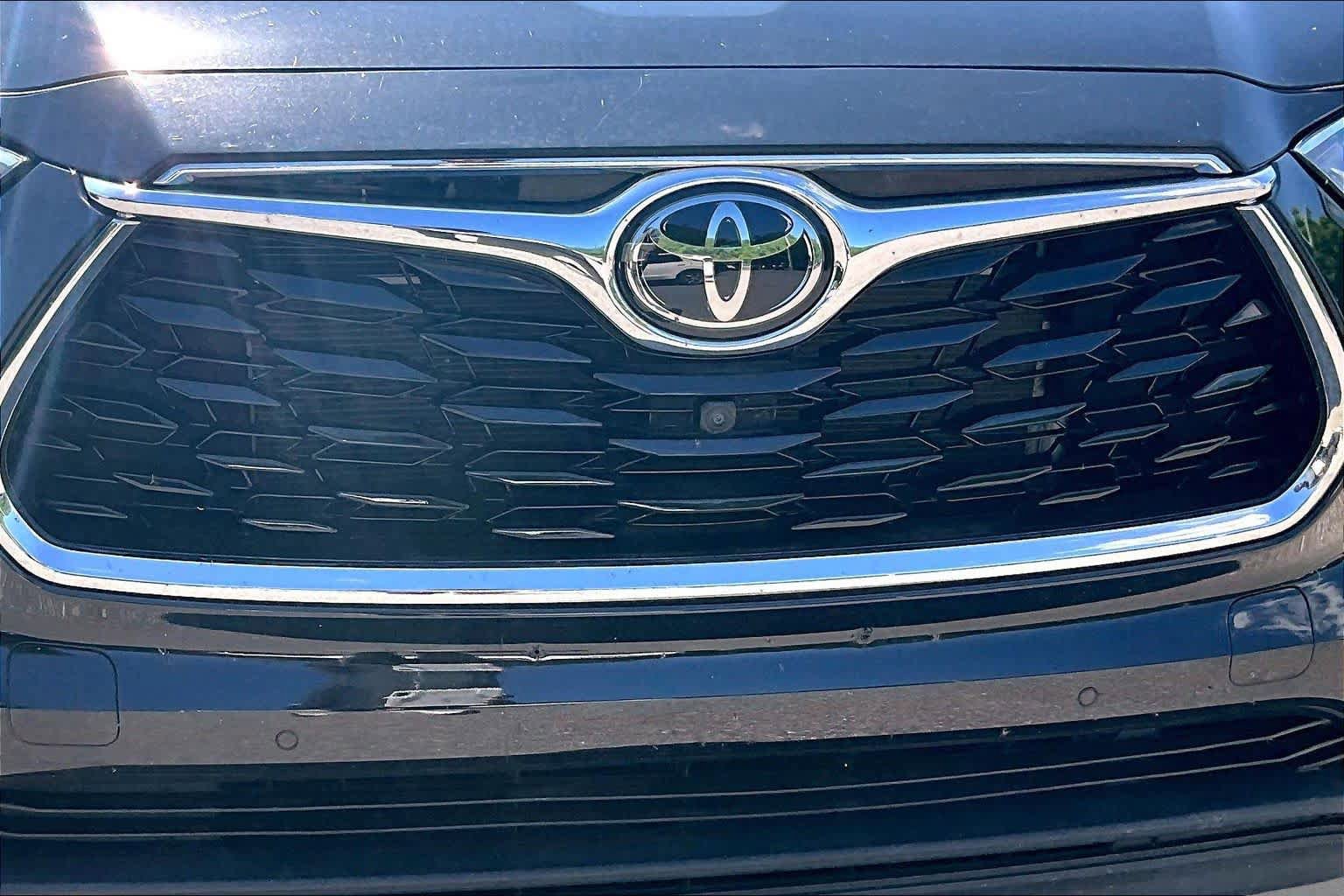 Used 2022 Toyota Highlander Limited AWD/4WD image 30