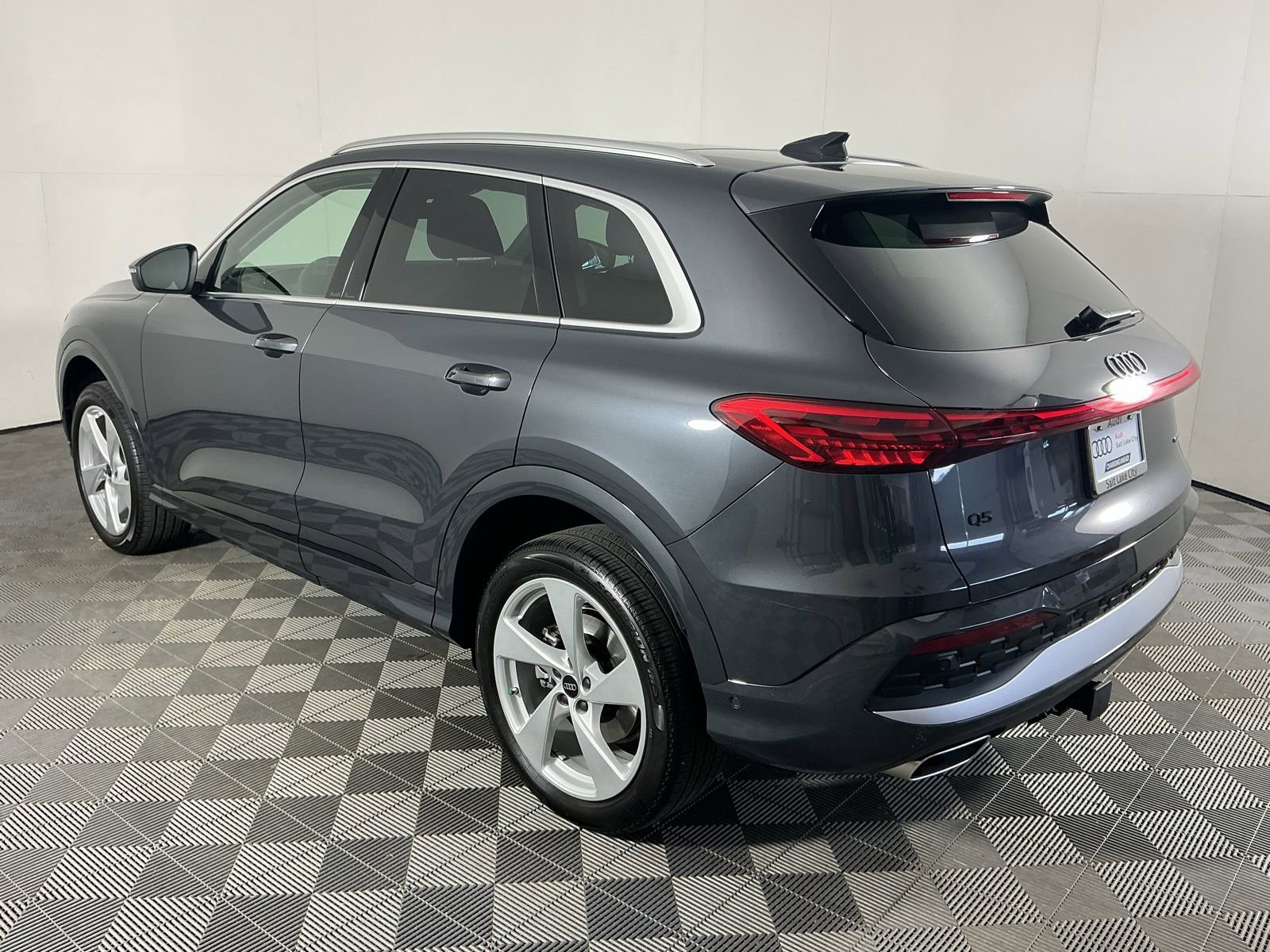 Used 2025 Audi Q5 Premium Plus w/ Premium Plus image 6