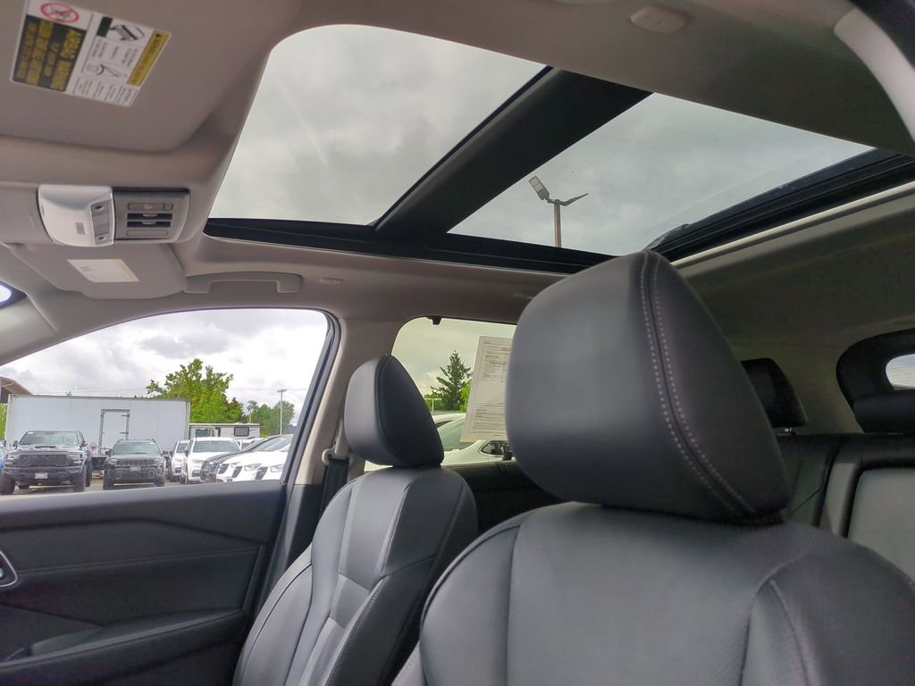 Used 2025 Nissan Rogue Platinum w/ Platinum Premium Package AWD/4WD image 30