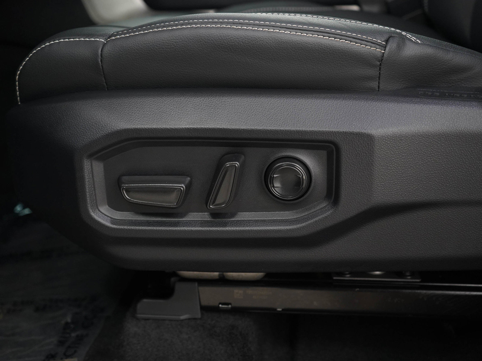 Used 2026 Toyota Tundra Limited AWD/4WD image 27