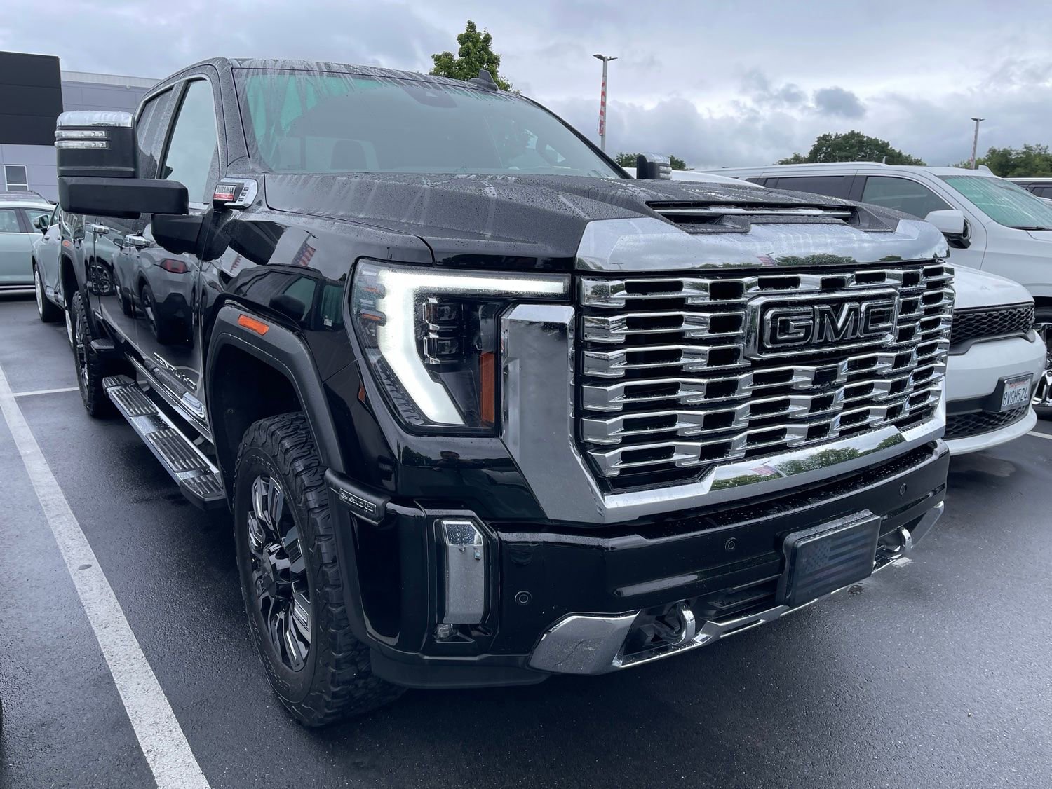 Used 2024 GMC Sierra 2500 Denali w/ Denali Reserve Package AWD/4WD image 1