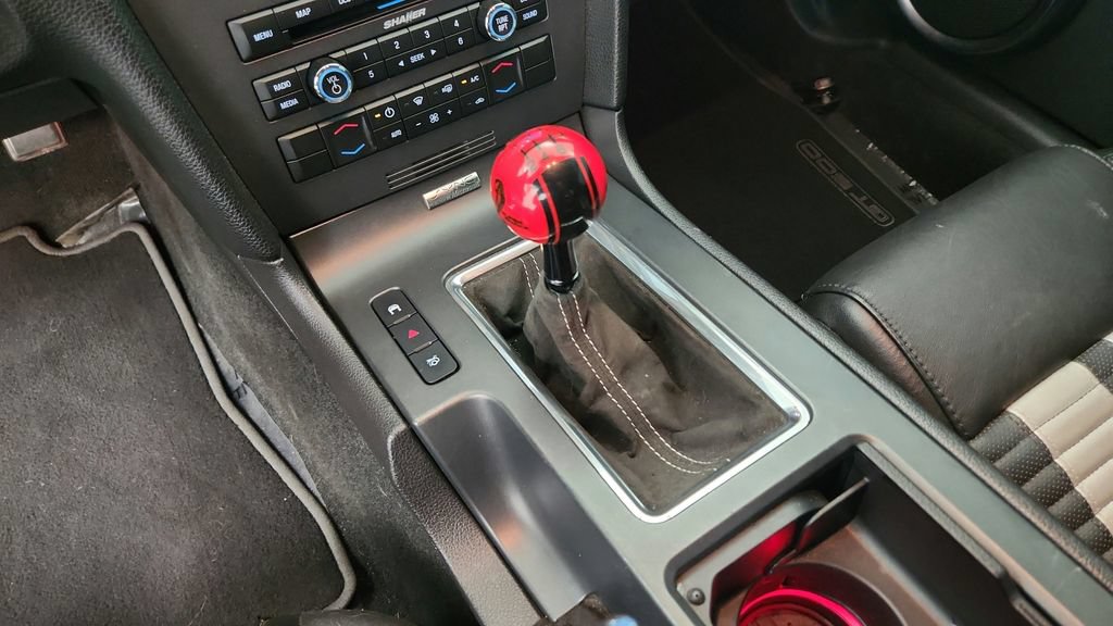 Used 2010 Ford Mustang Shelby GT500 RWD image 37