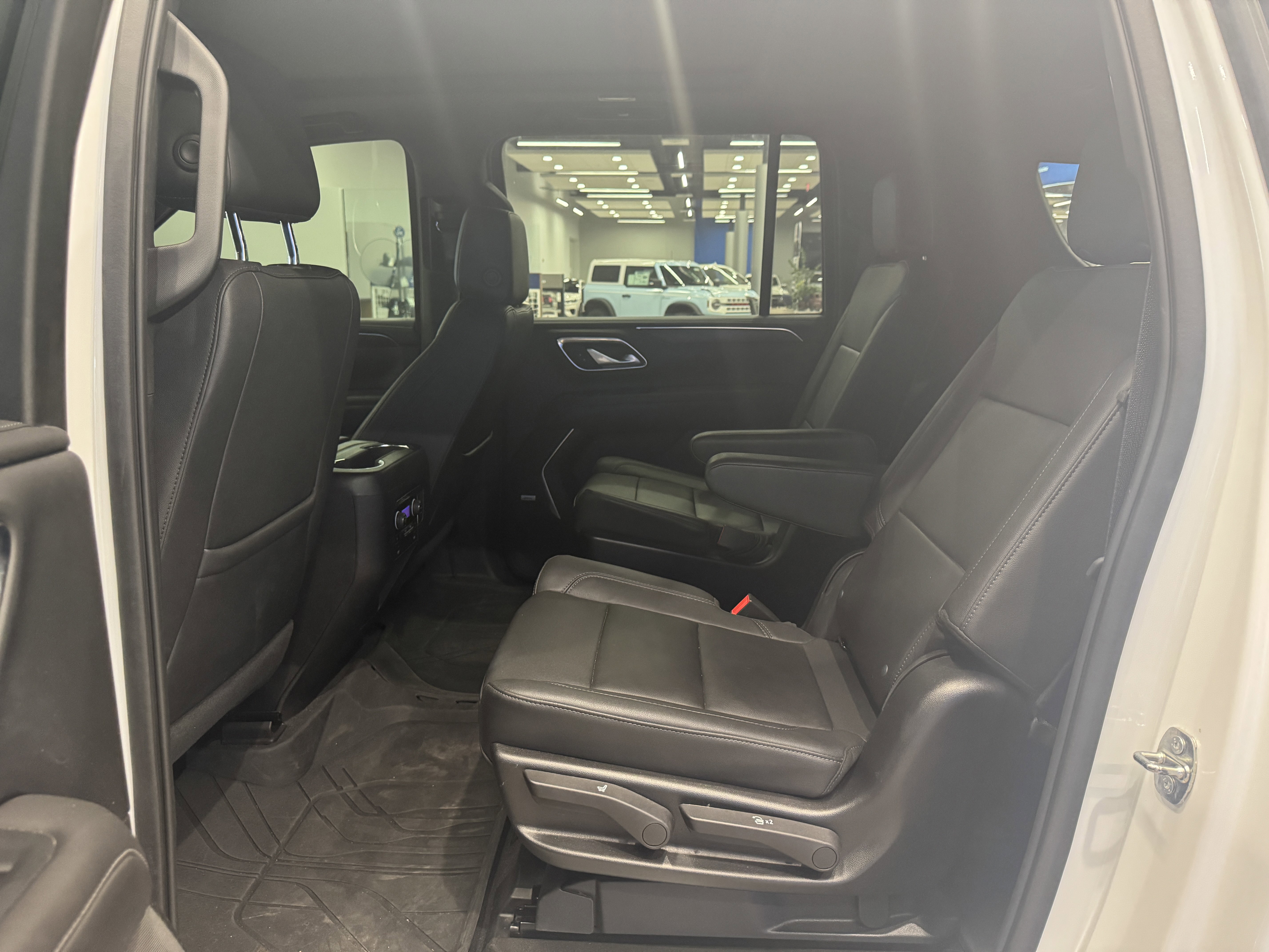 Used 2022 Chevrolet Suburban Z71 w/ Z71 Off-Road Package image 12