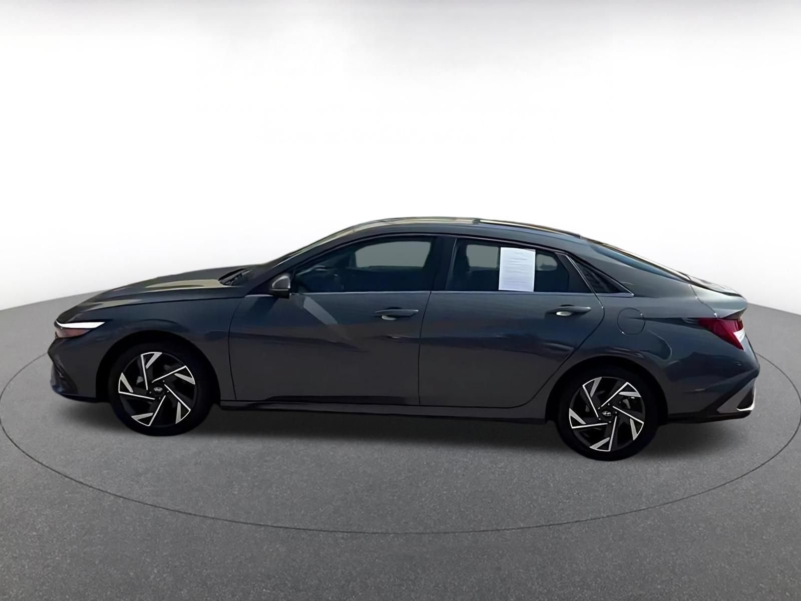 Used 2025 Hyundai Elantra Limited FWD image 7