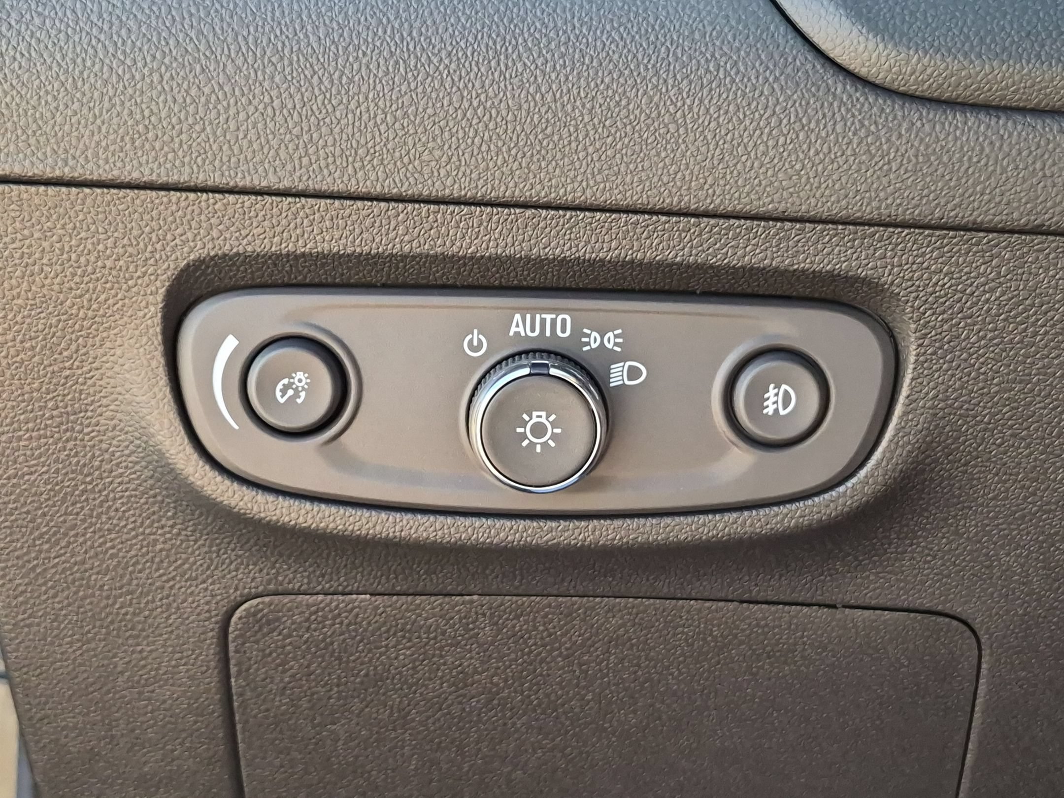 Certified 2023 Buick Encore GX Select w/ Sport Touring Package FWD image 16