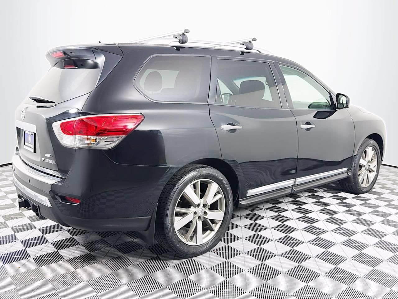 Used 2015 Nissan Pathfinder Platinum w/ Family Entertainment Package AWD/4WD image 25