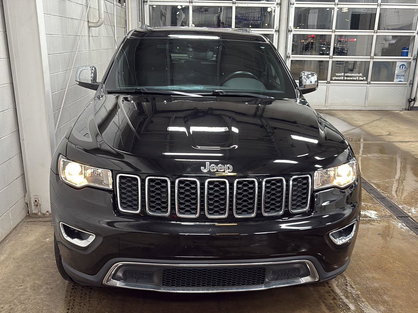 Used 2022 Jeep Grand Cherokee Limited AWD/4WD image 40