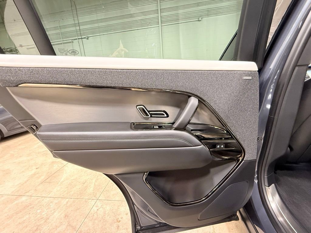 Used 2025 Land Rover Range Rover Sport Dynamic SE AWD/4WD image 33