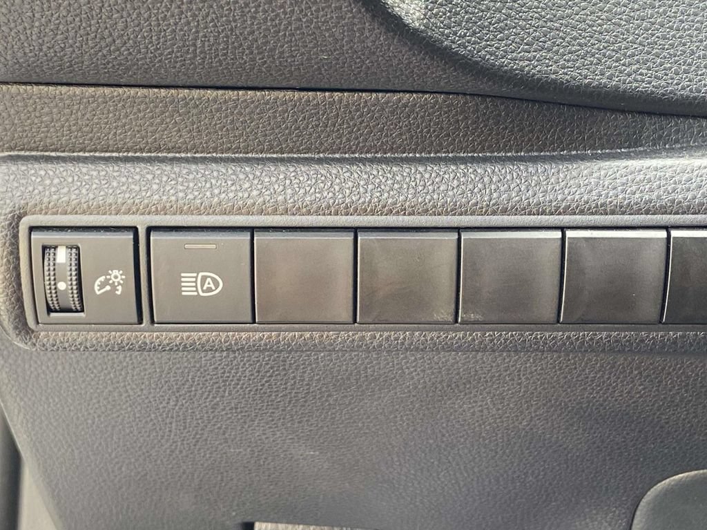 Used 2025 Toyota Corolla LE FWD image 26