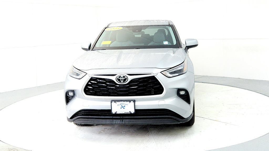 Used 2023 Toyota Highlander LE AWD/4WD image 8