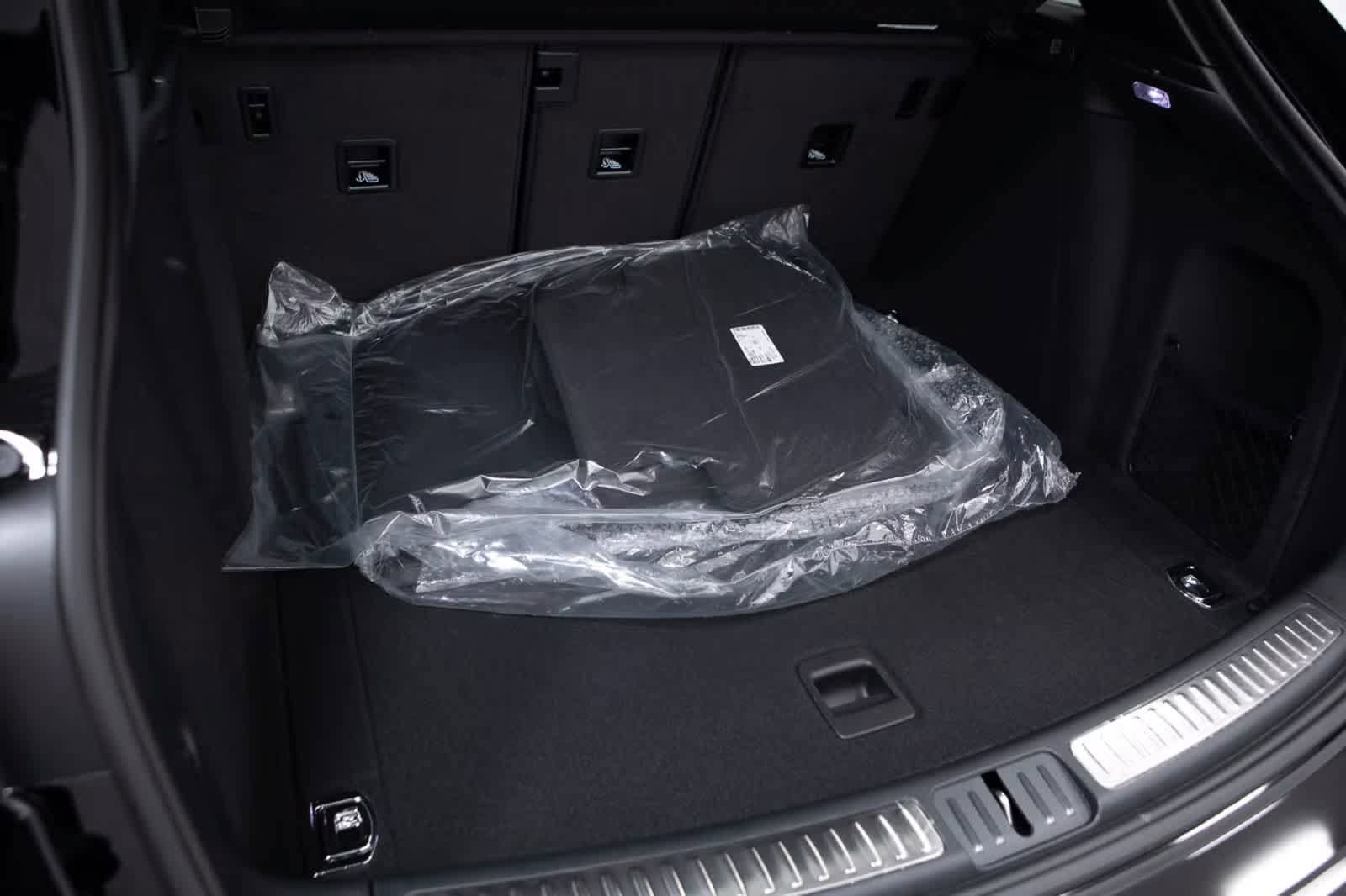 Certified 2026 Porsche Macan AWD/4WD image 38