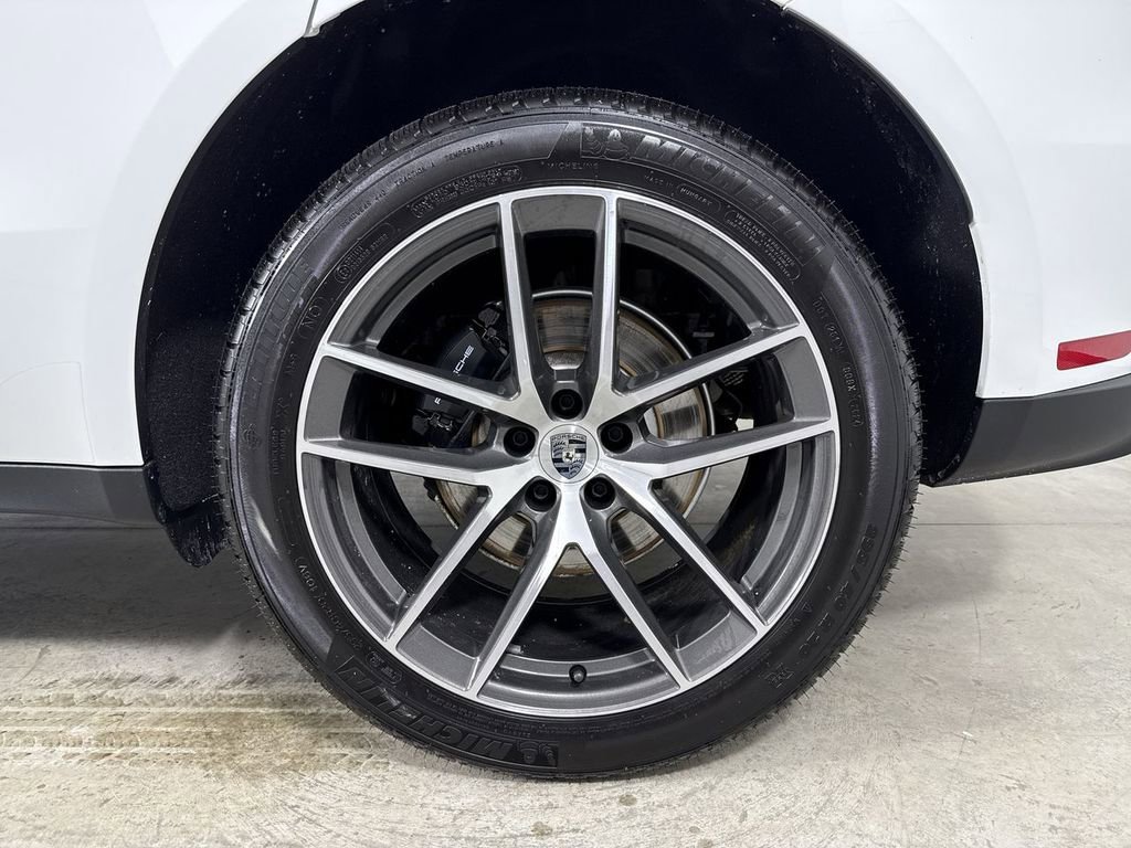 Certified 2025 Porsche Macan image 14