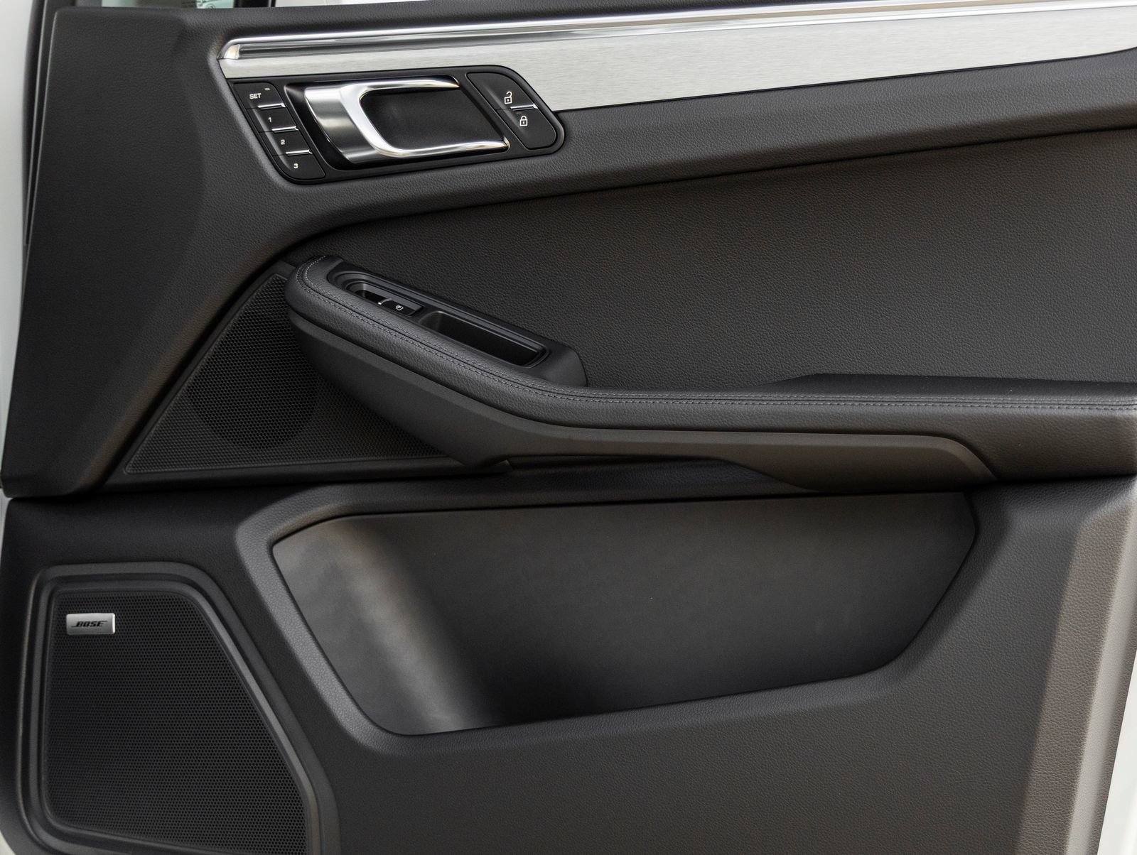Certified 2026 Porsche Macan AWD/4WD image 40
