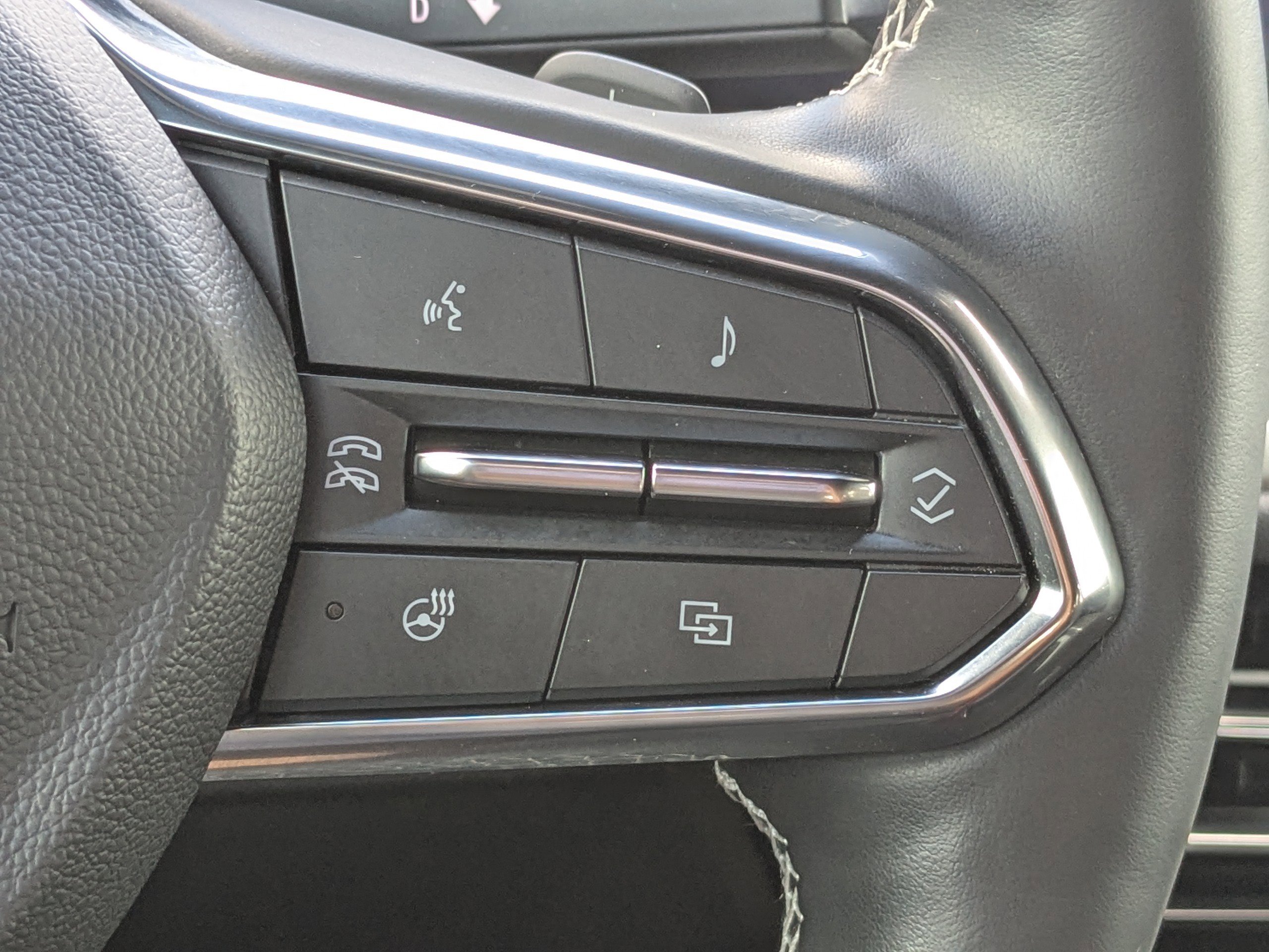 Used 2025 Chevrolet Traverse LT w/ Driver Confidence Package image 31