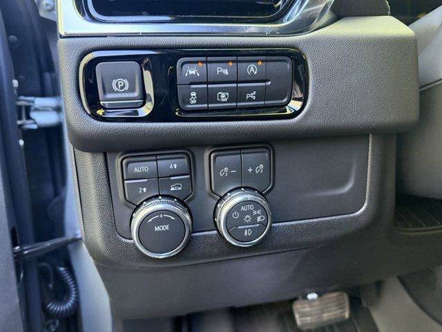 New 2026 GMC Yukon Denali w/ Sun & Power Step Package image 18