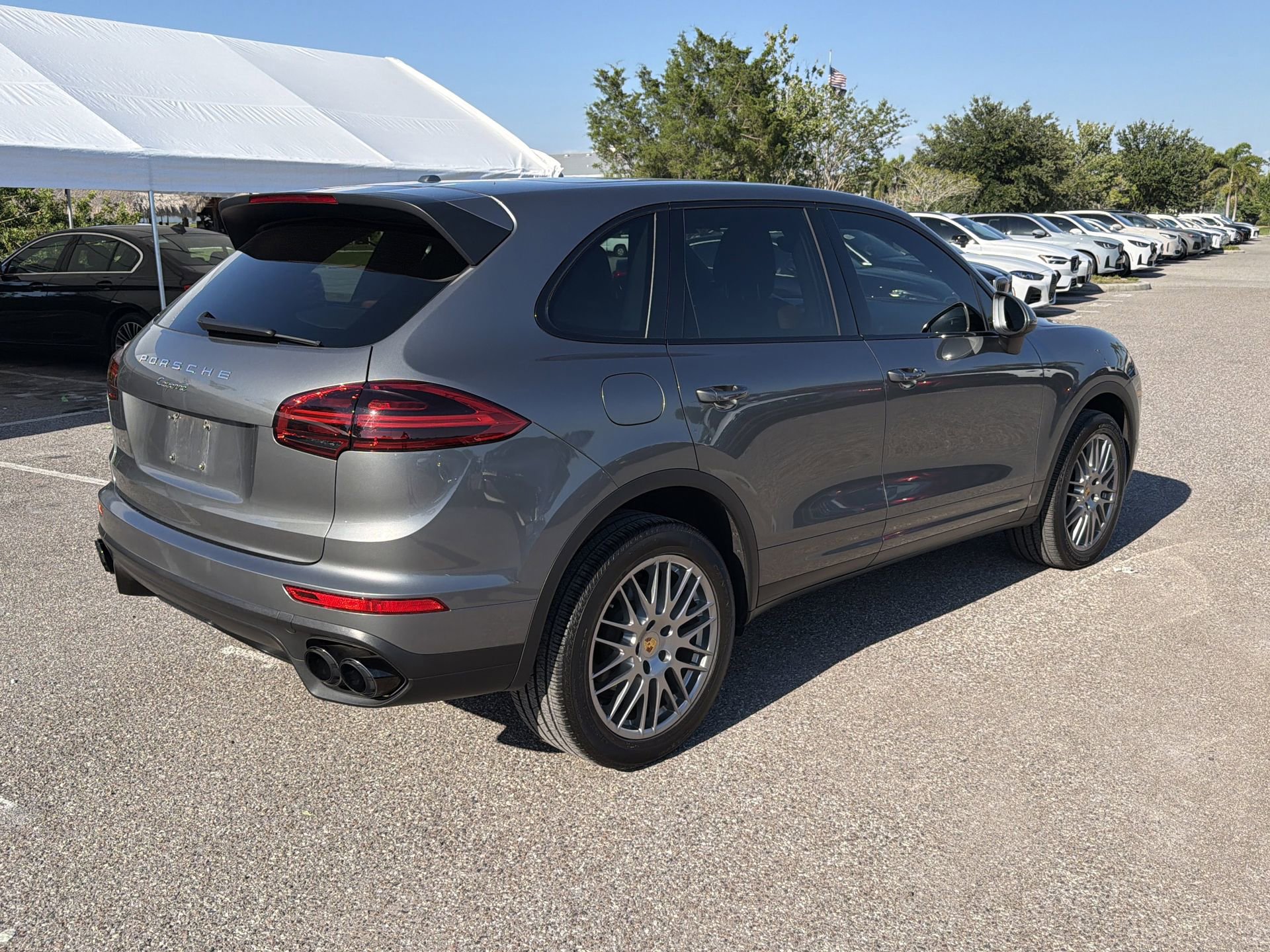 Used 2017 Porsche Cayenne AWD/4WD image 4