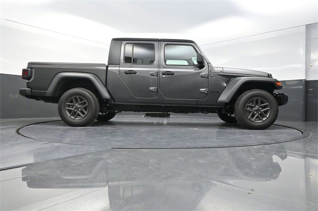 New 2025 Jeep Gladiator Sport image 24