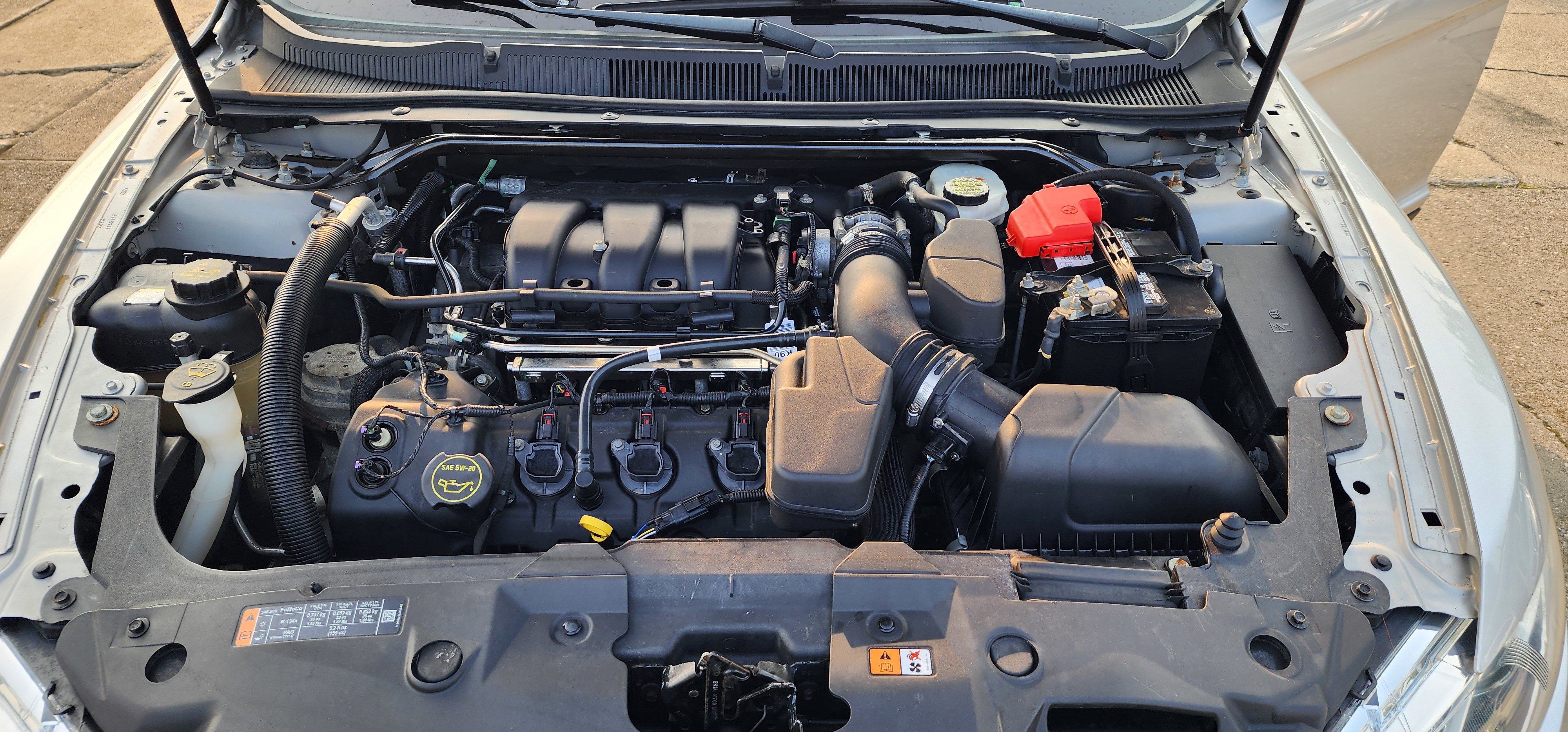 Used 2015 Ford Taurus SEL image 16