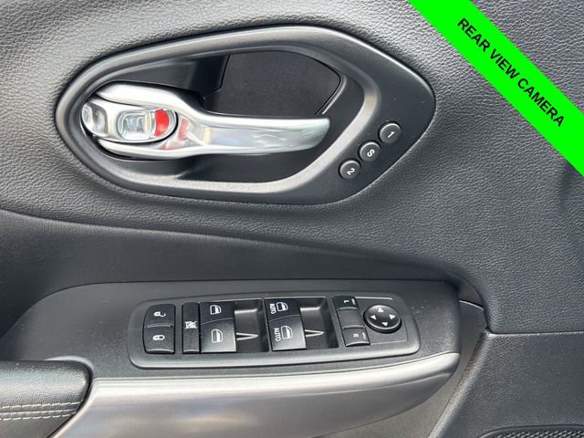 Used 2019 Jeep Cherokee Limited image 11