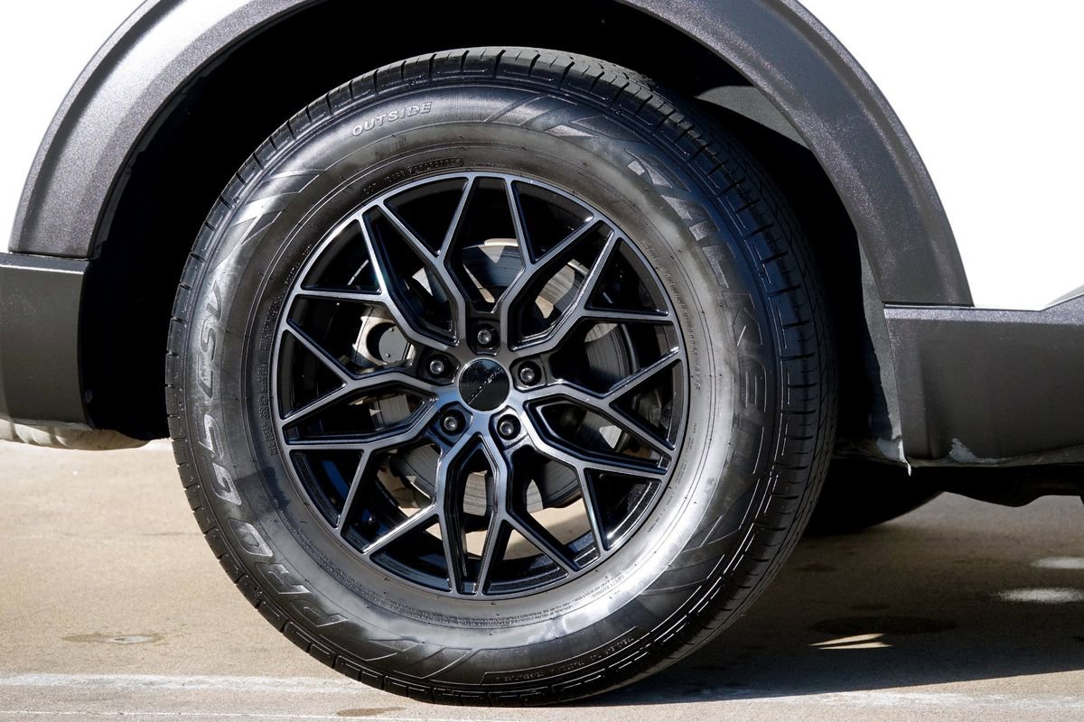 Used 2020 Ford Explorer XLT image 29