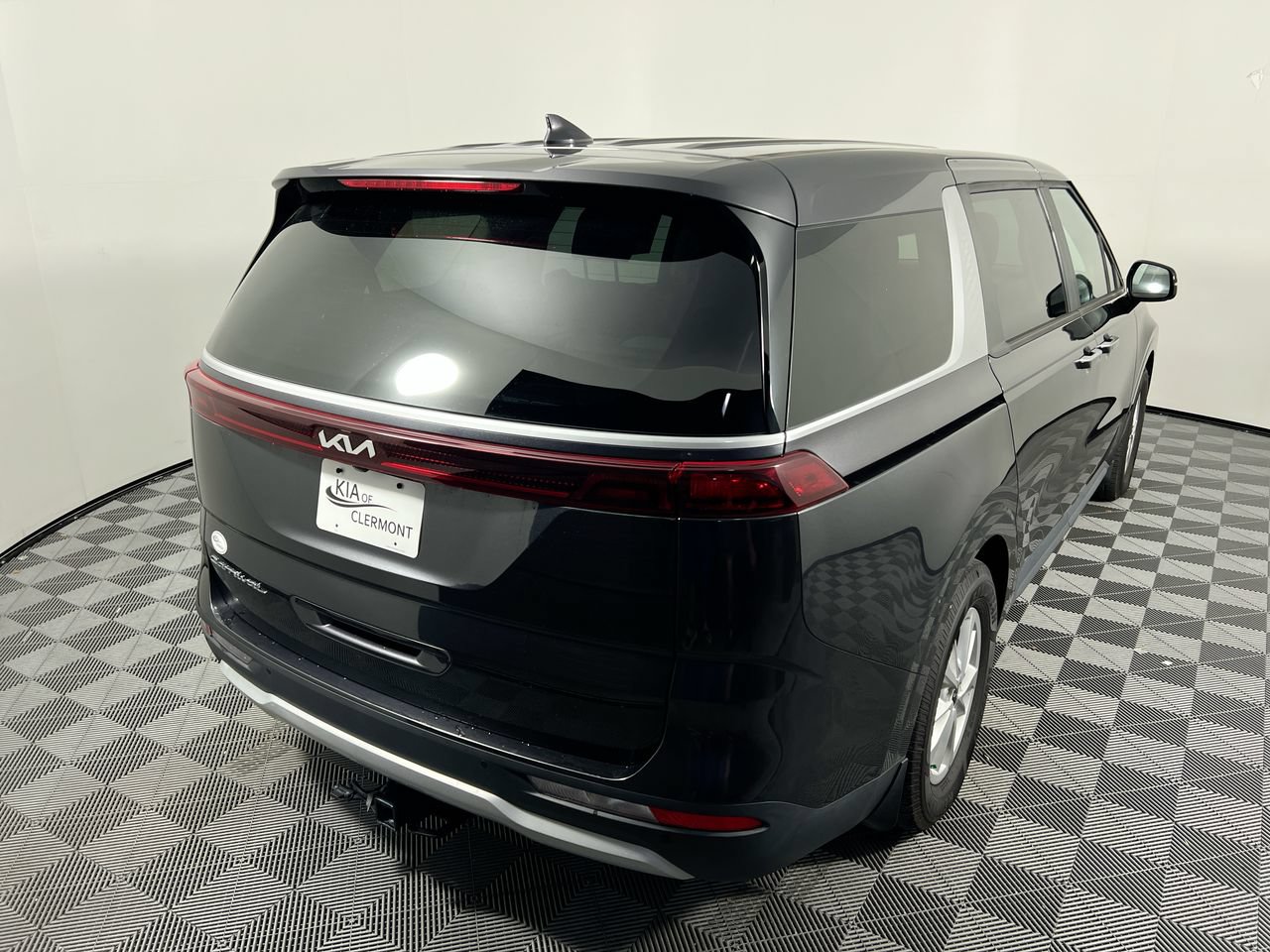 Certified 2024 Kia Carnival LX FWD image 3