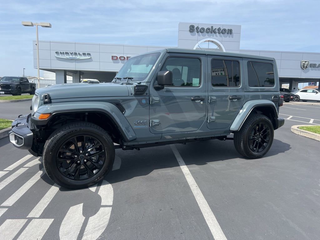 Used 2025 Jeep Wrangler Unlimited Sahara w/ Safety Group