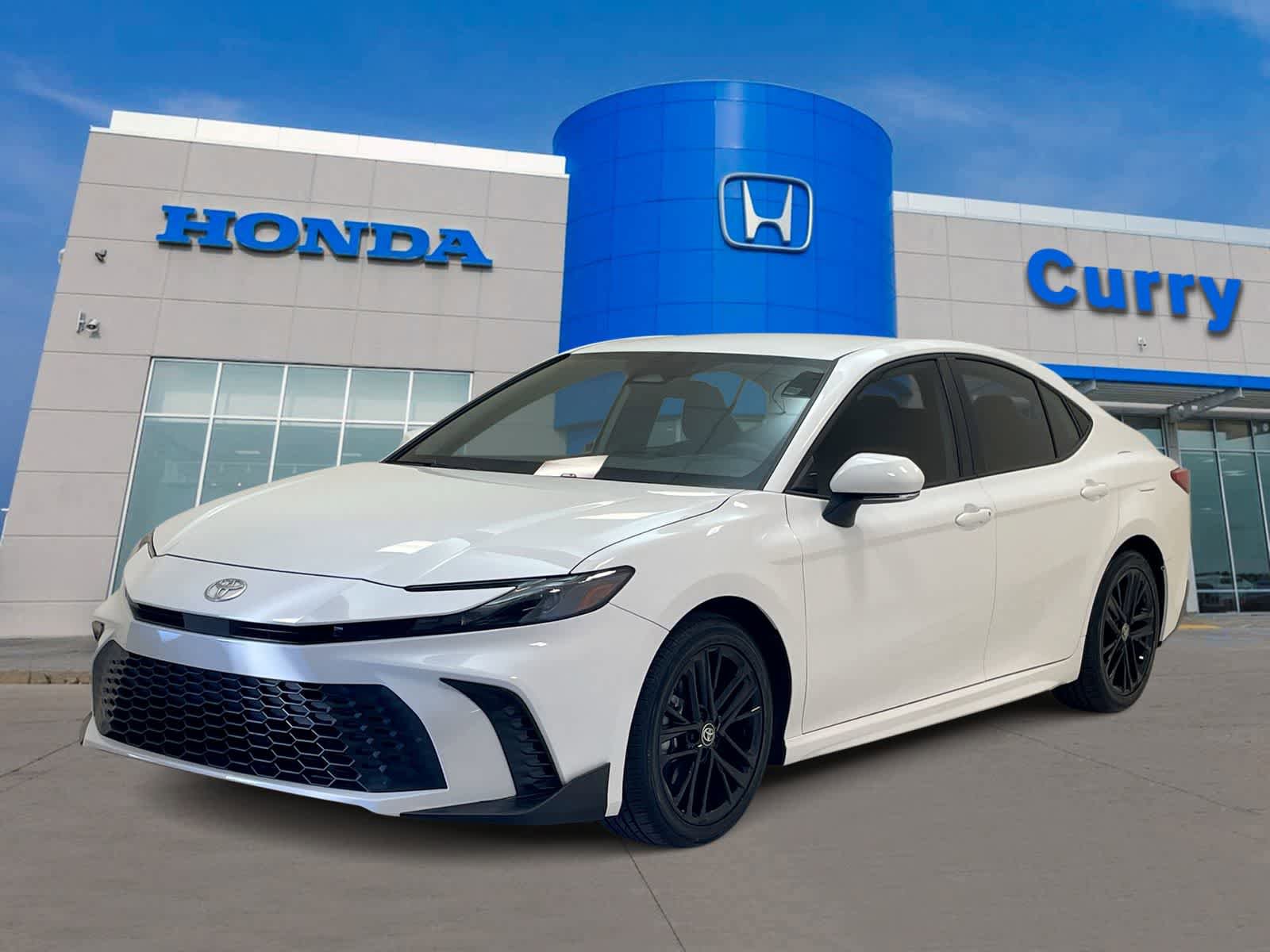 Used 2025 Toyota Camry SE FWD image 1