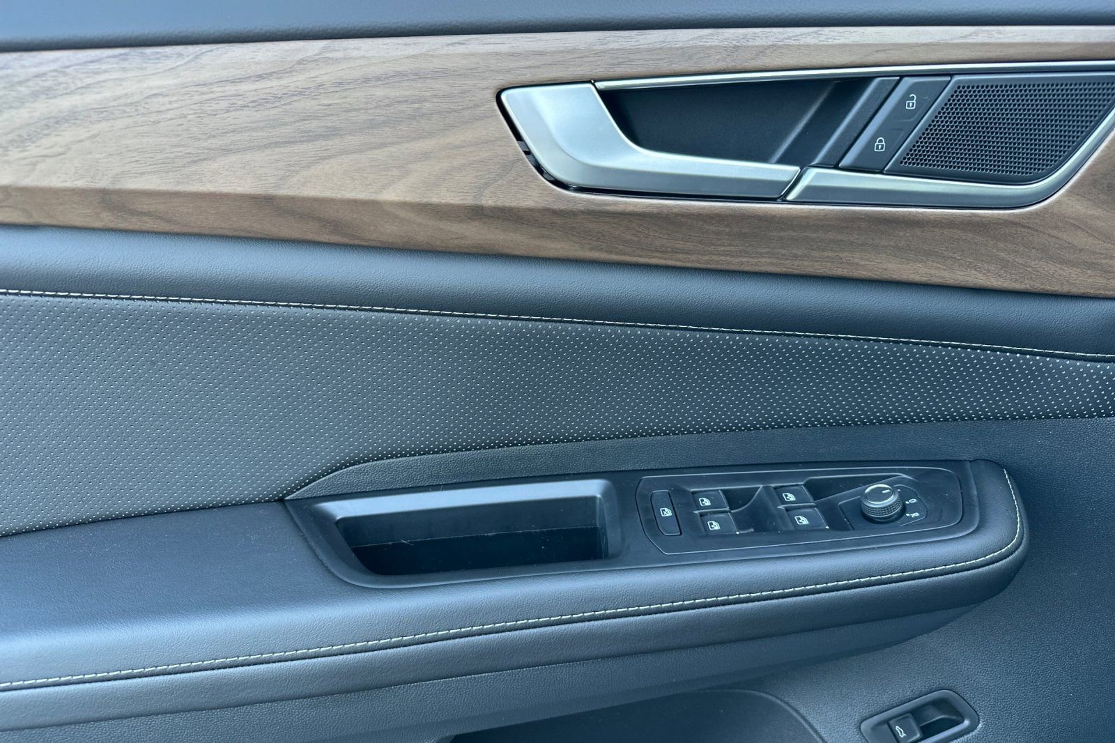 New 2025 Volkswagen Atlas SE image 10