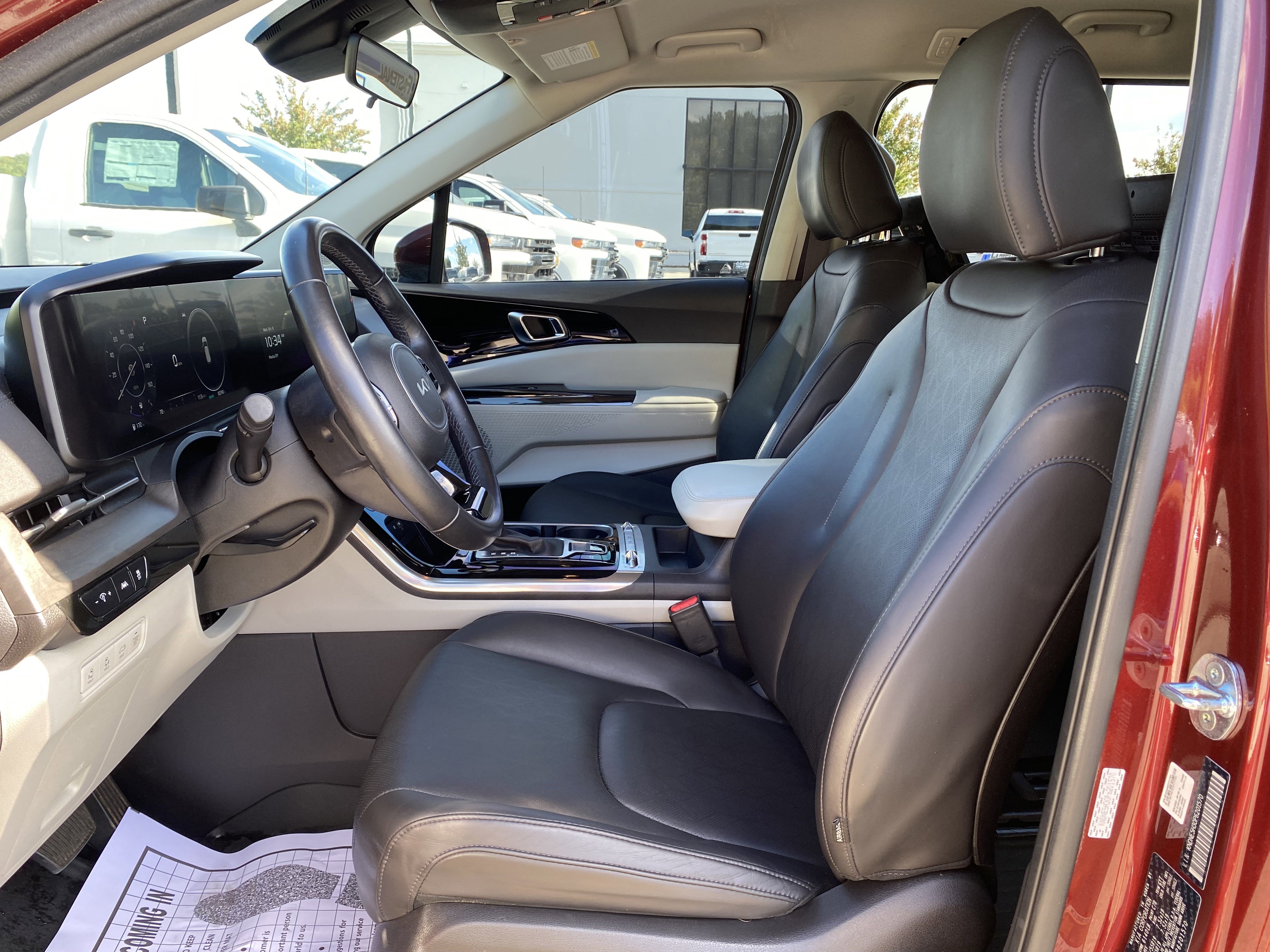 Used 2023 Kia Carnival SX image 16