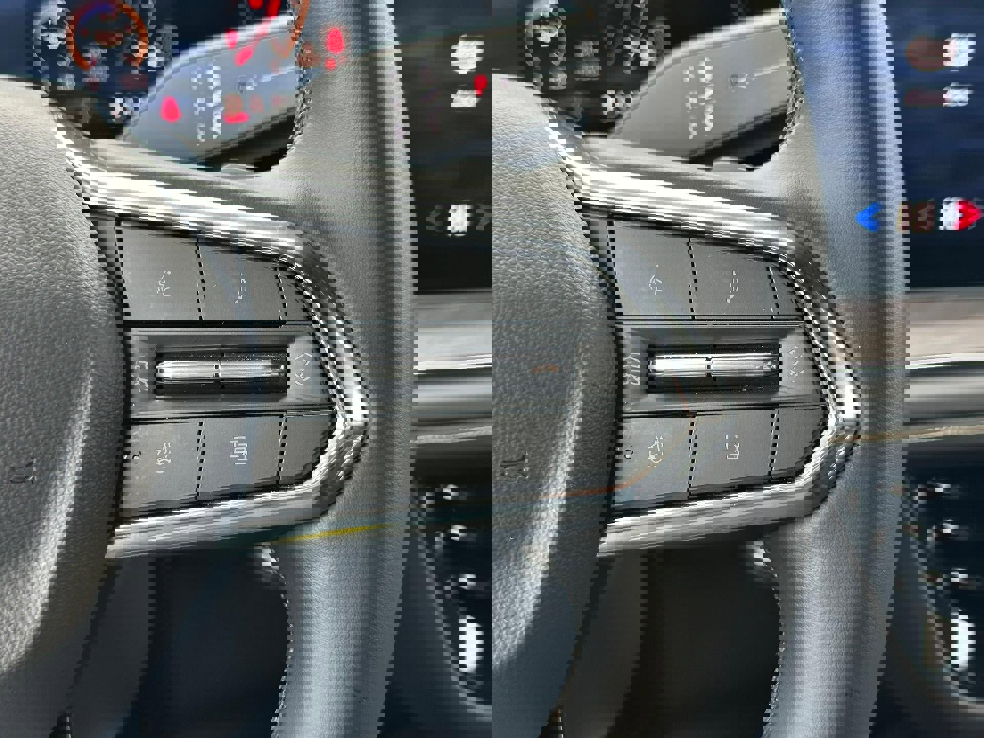 Certified 2025 Chevrolet Suburban Premier image 18