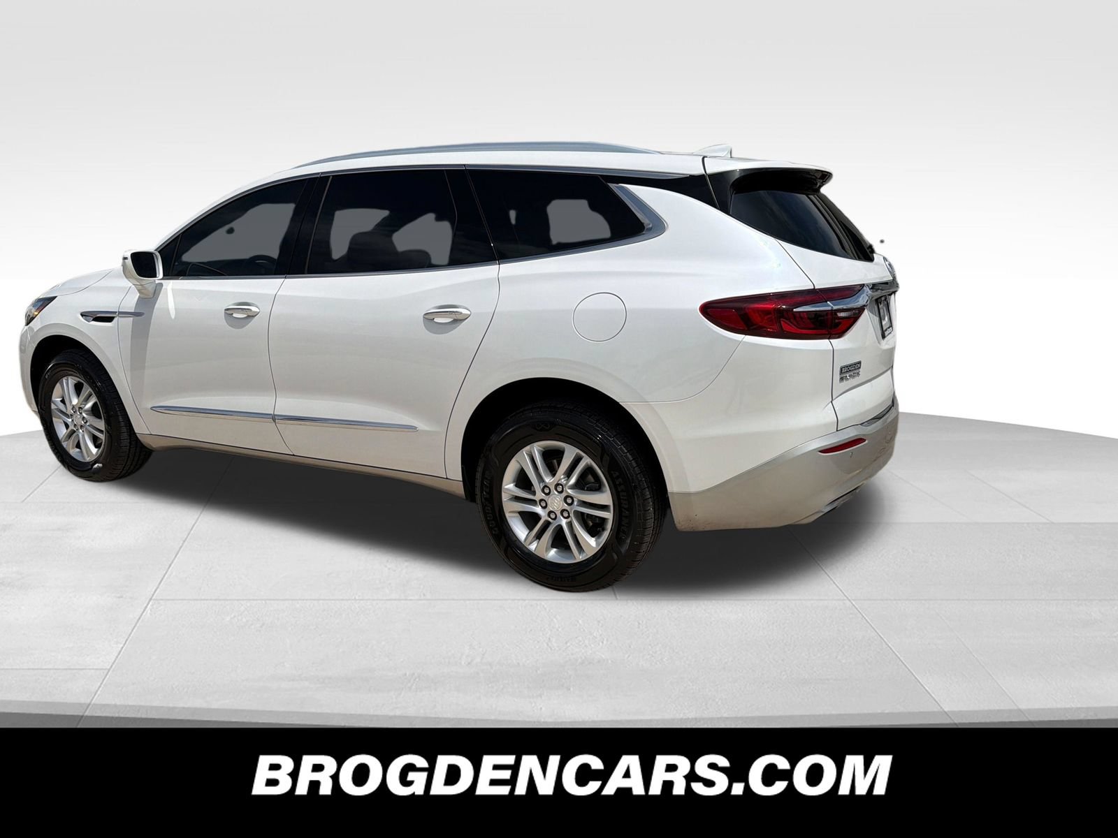 Used 2018 Buick Enclave Essence w/ Trailering Package FWD image 6