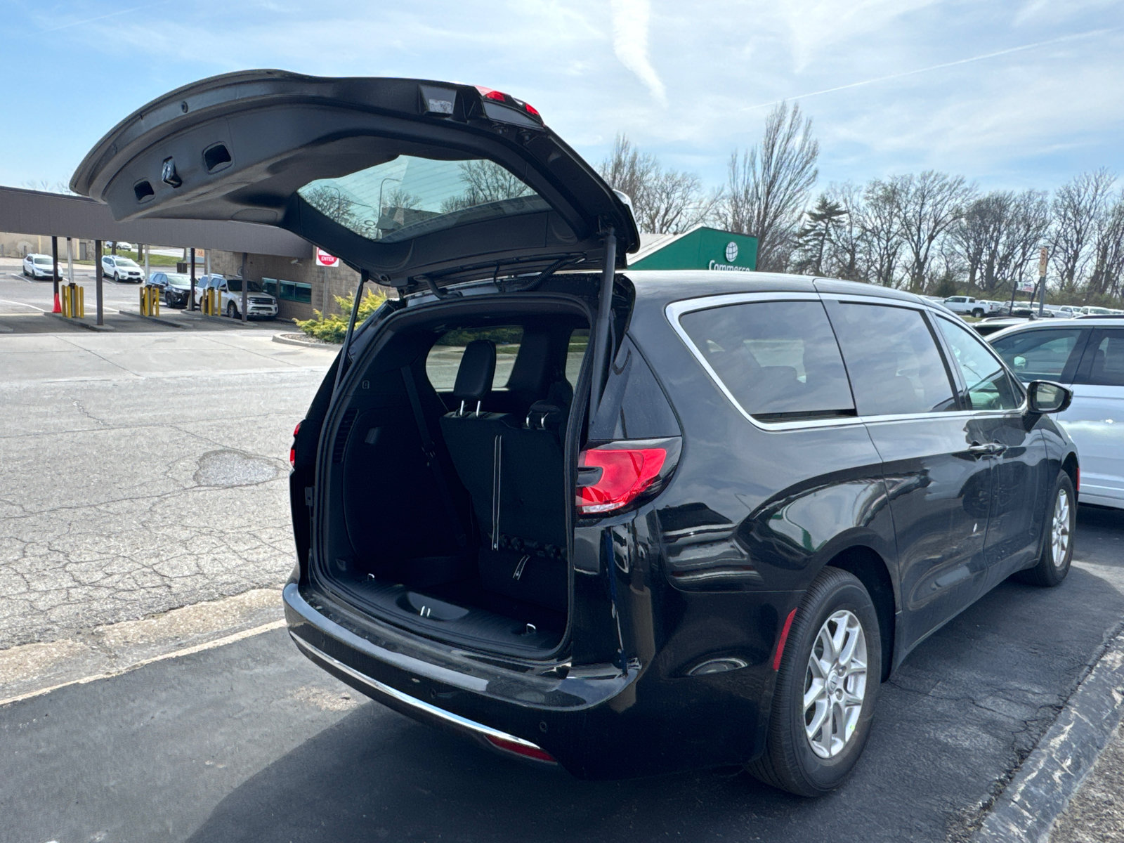 New 2026 Chrysler Pacifica Select FWD image 17