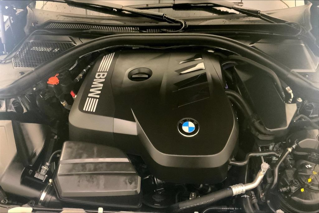 Used 2025 BMW 330i xDrive Sedan w/ Premium Package AWD/4WD image 9