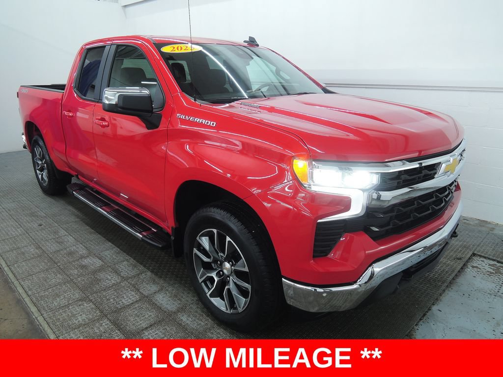 Used 2025 Chevrolet Silverado 1500 LT AWD/4WD image 1
