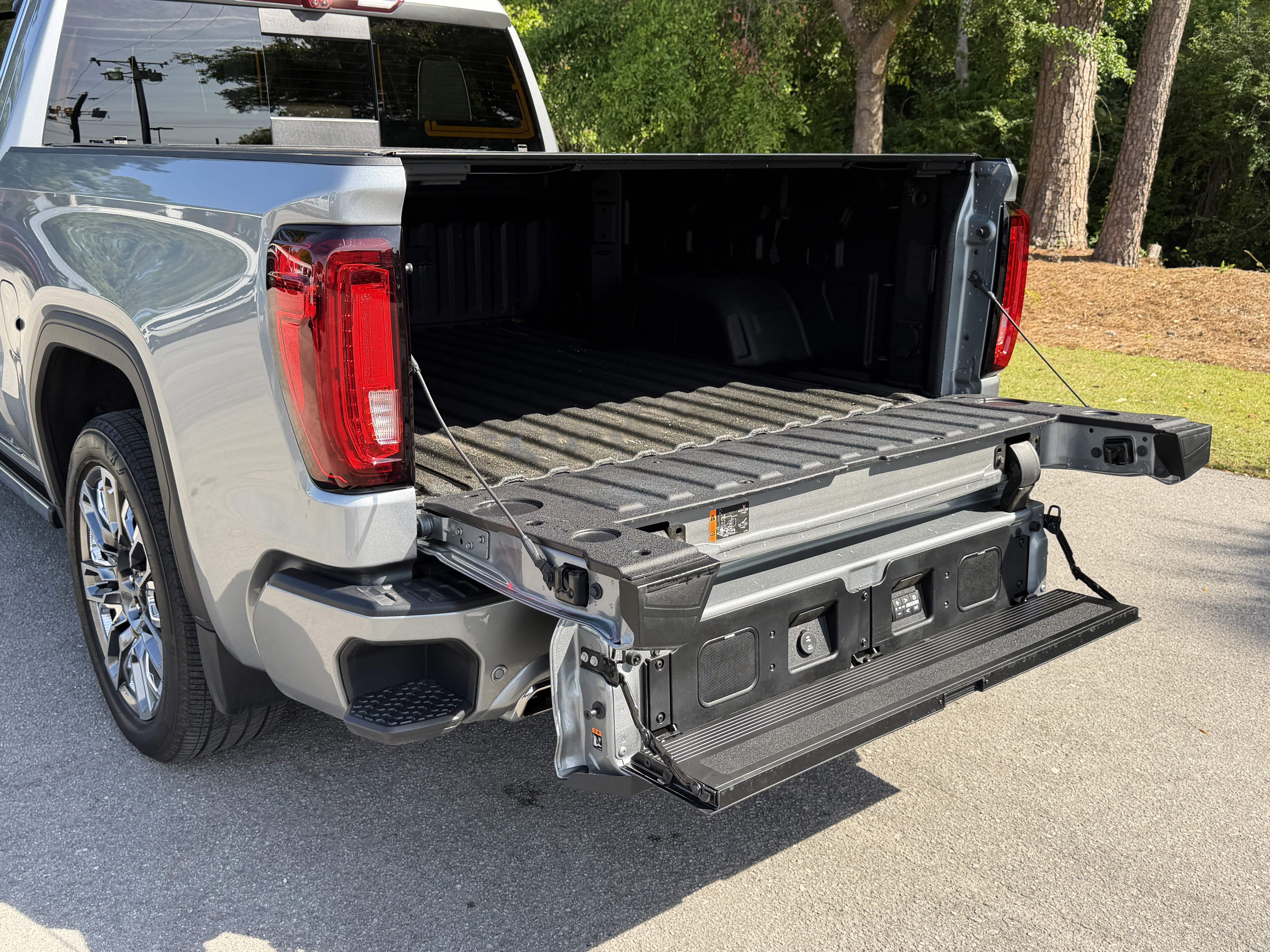 Used 2024 GMC Sierra 1500 Denali Ultimate AWD/4WD image 10