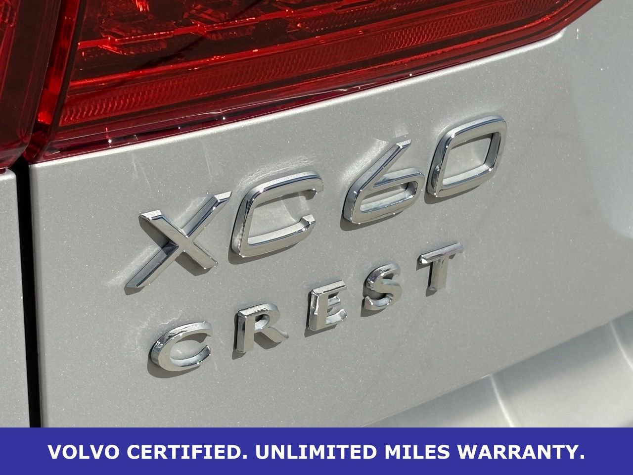 Certified 2024 Volvo XC60 B5 Plus w/ Protection Package Premier AWD/4WD image 12