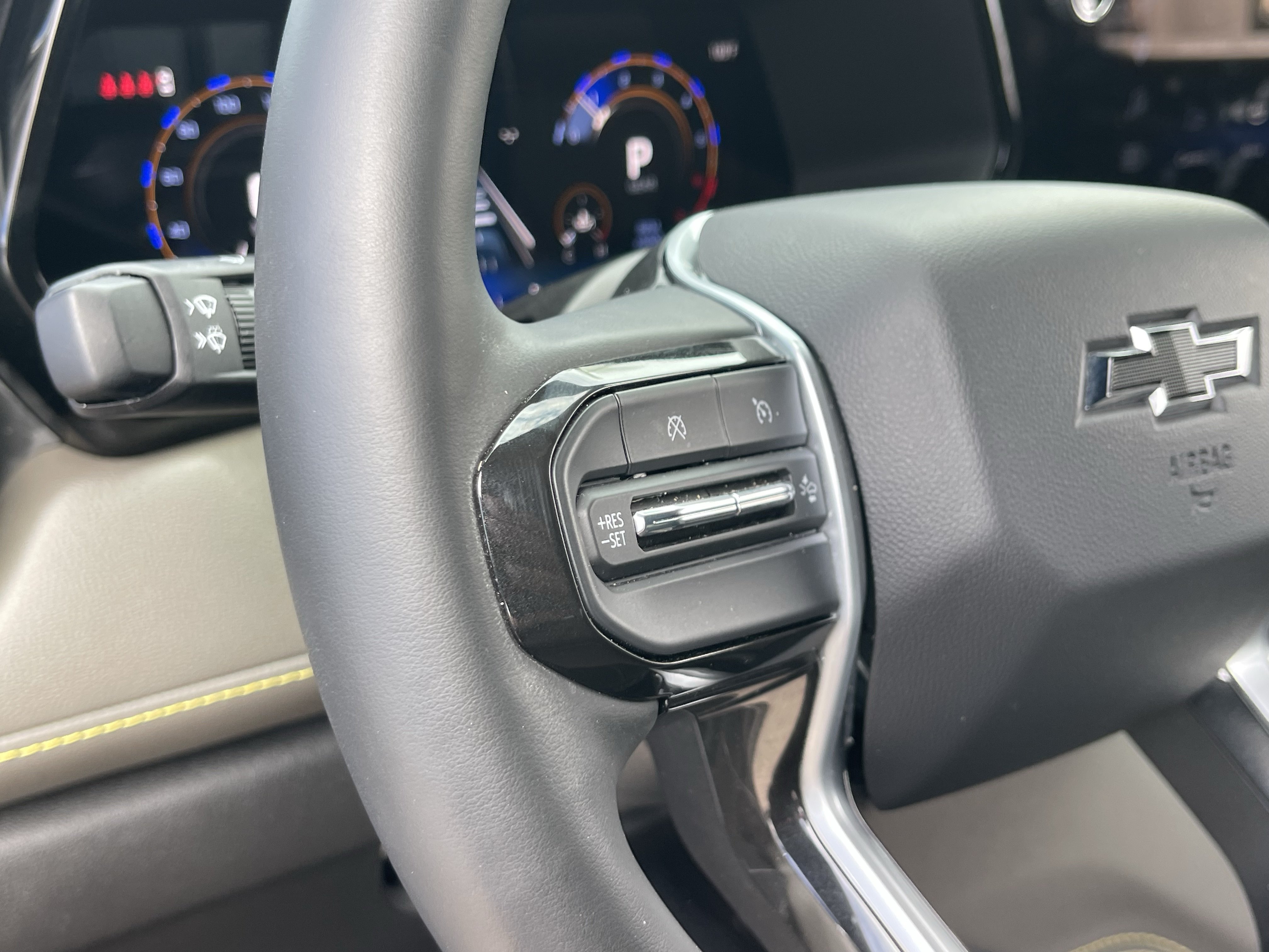 Used 2025 Chevrolet Colorado ZR2 w/ Technology Package AWD/4WD image 24