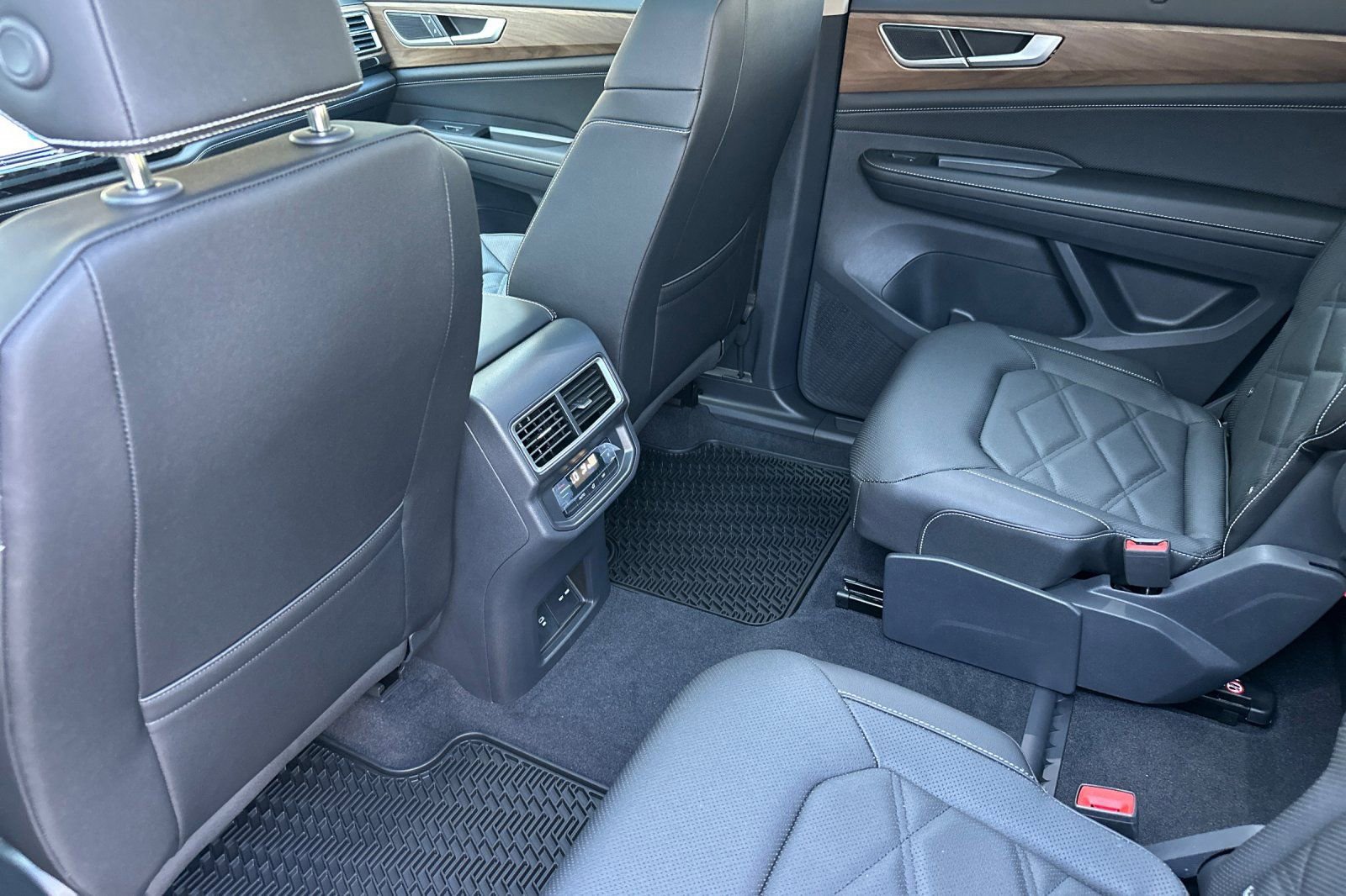 New 2026 Volkswagen Atlas SE image 11