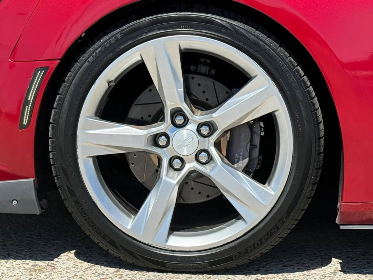 Used 2018 Chevrolet Camaro SS RWD image 28