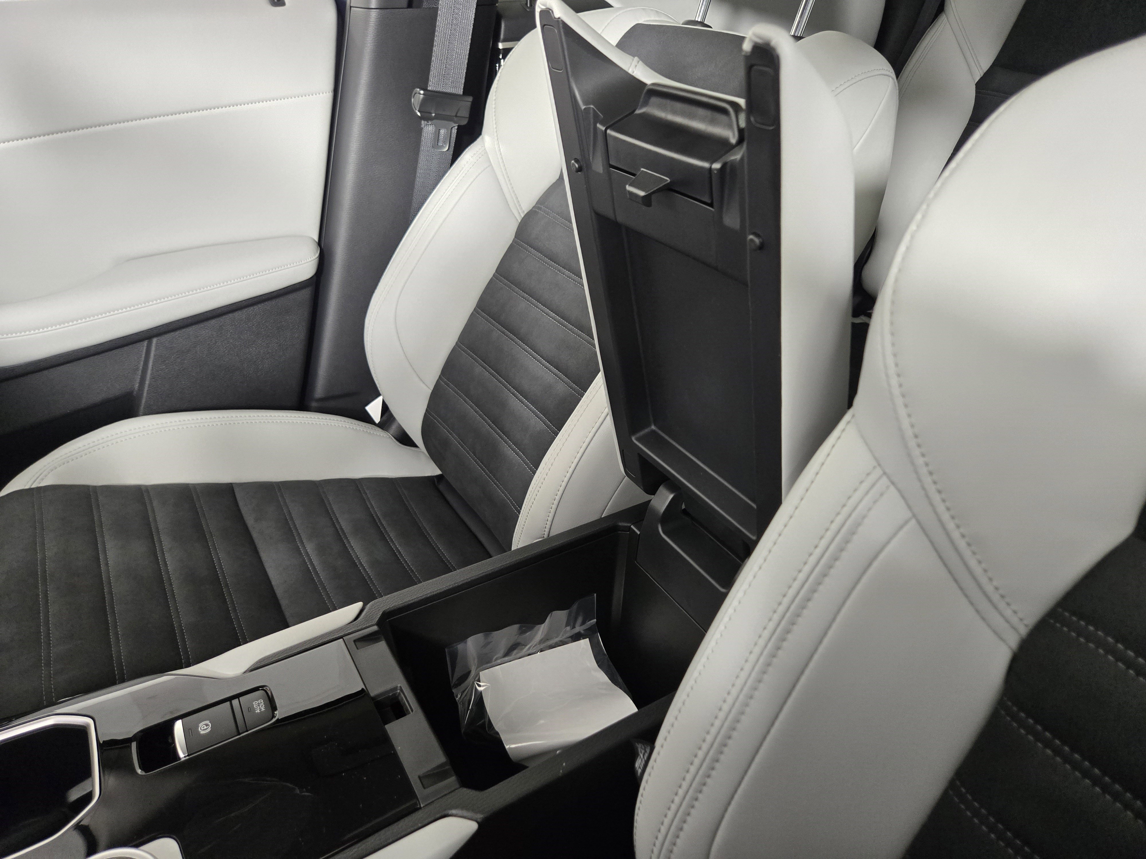New 2026 Mitsubishi Outlander SE FWD image 29